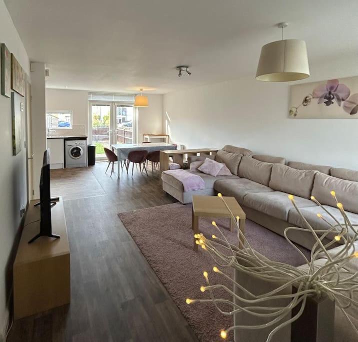 מנצ'סטר Great House + Air Conditioning + Free Car Parking מראה חיצוני תמונה